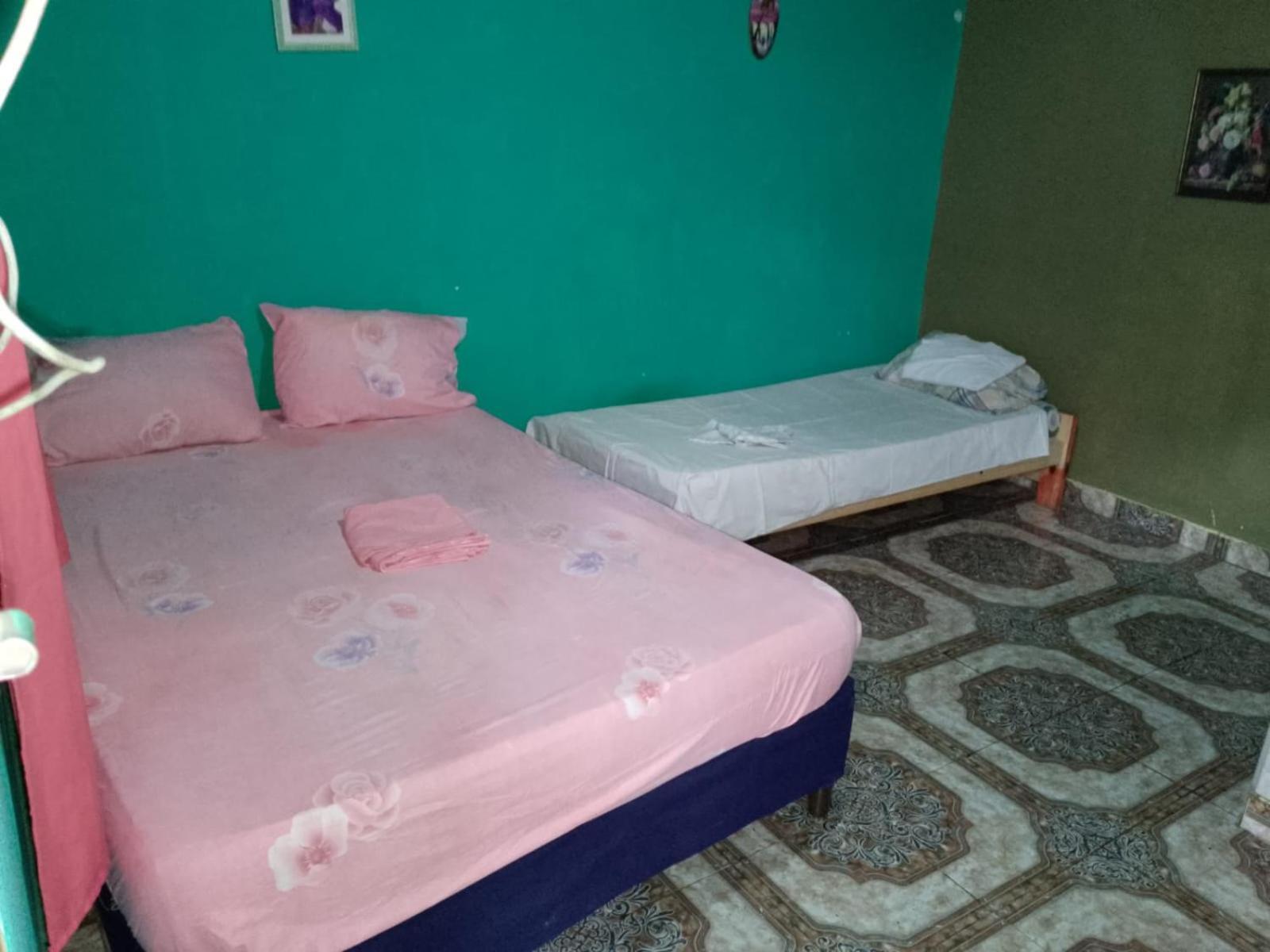 Hostel Loli ปูแอร์โตอีกวาซู ภายนอก รูปภาพ
