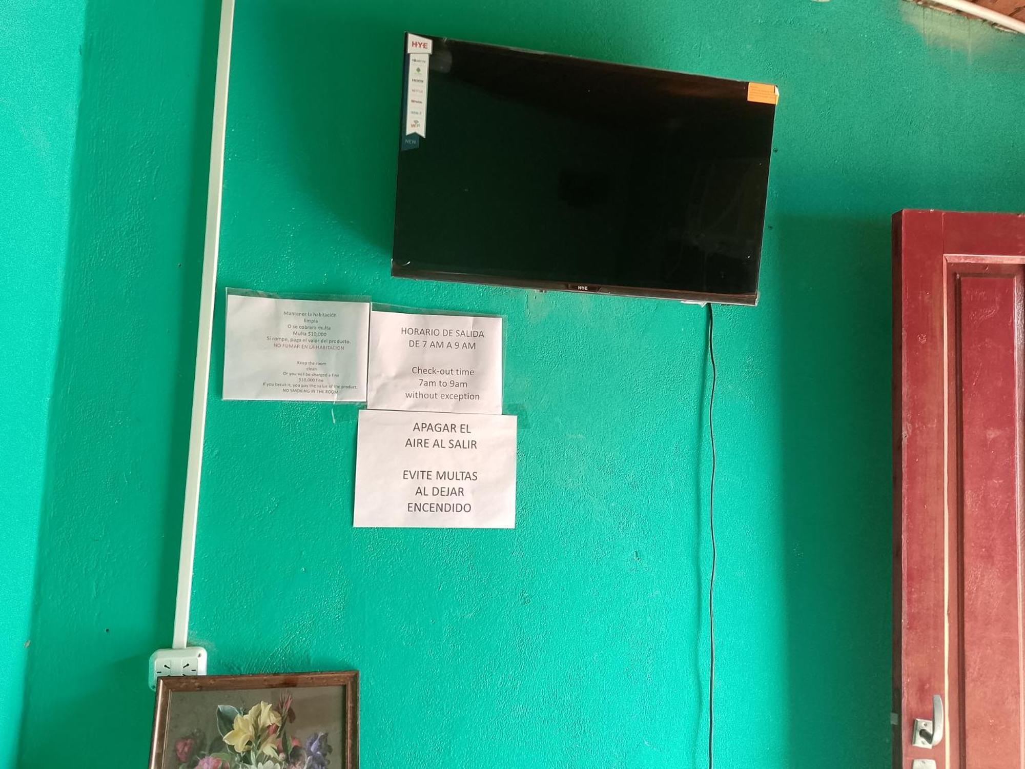 Hostel Loli ปูแอร์โตอีกวาซู ภายนอก รูปภาพ
