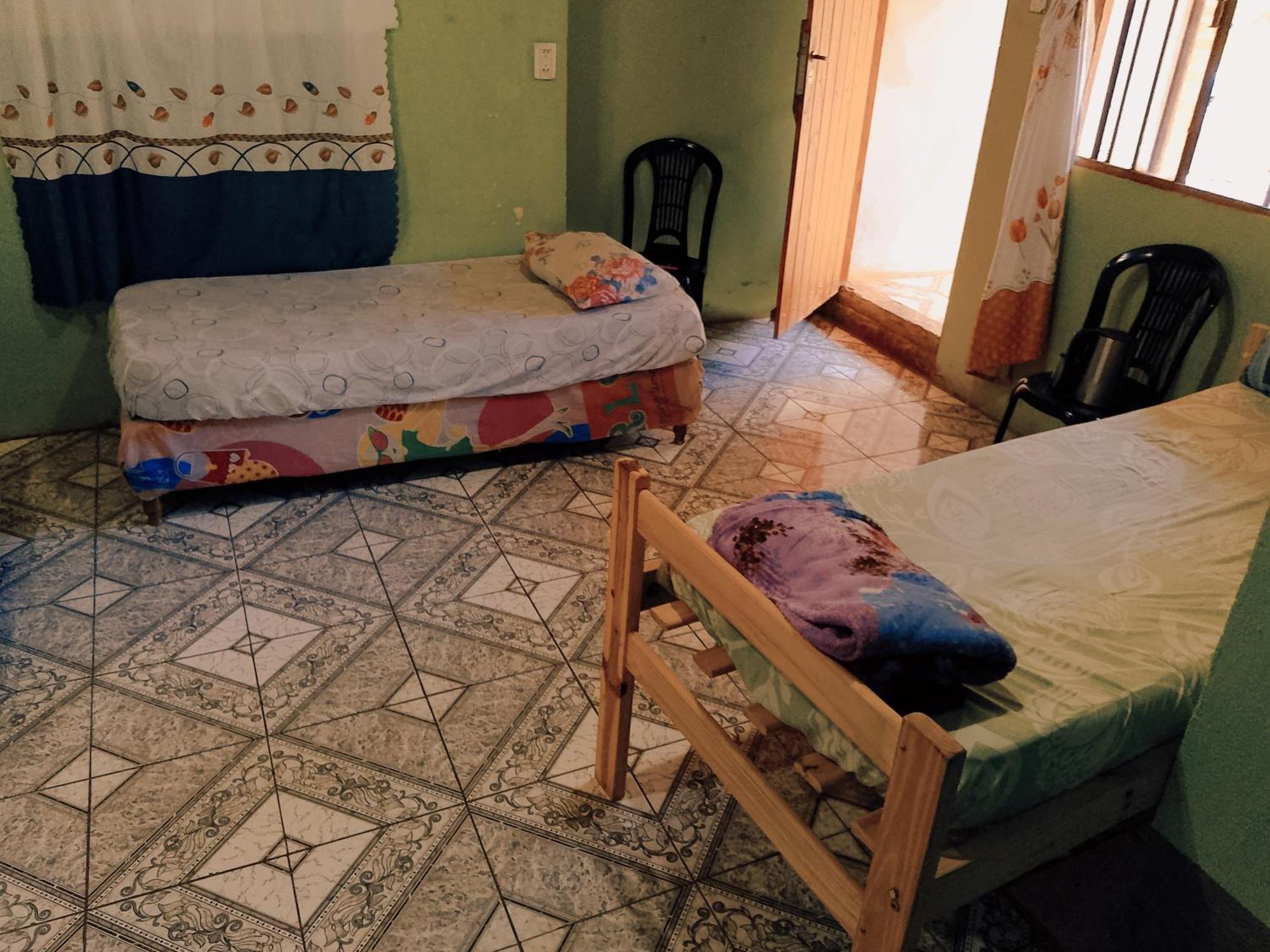 Hostel Loli ปูแอร์โตอีกวาซู ภายนอก รูปภาพ